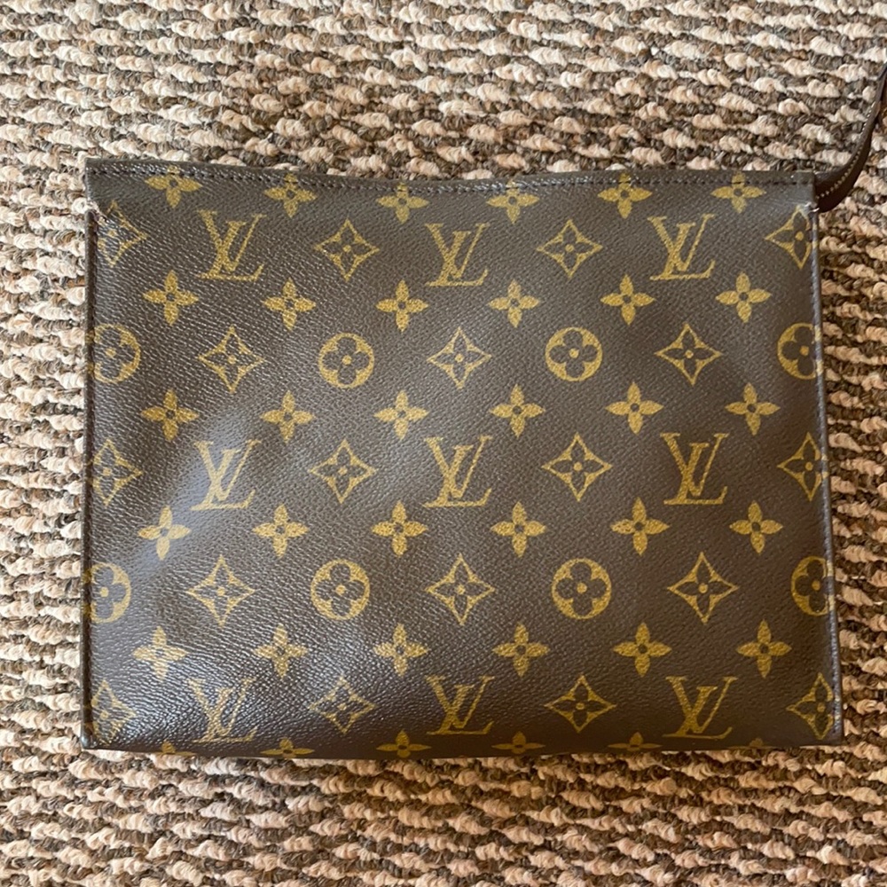 Louis Vuitton Toiletry 26